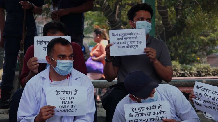 माग सम्बोधन नहुँदा चिकित्सकहरूको आन्दोलन आज पनि जारी 