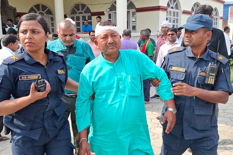 एमाले धनुषा अधिवेशनमा झडप, ५ जना घाइते 