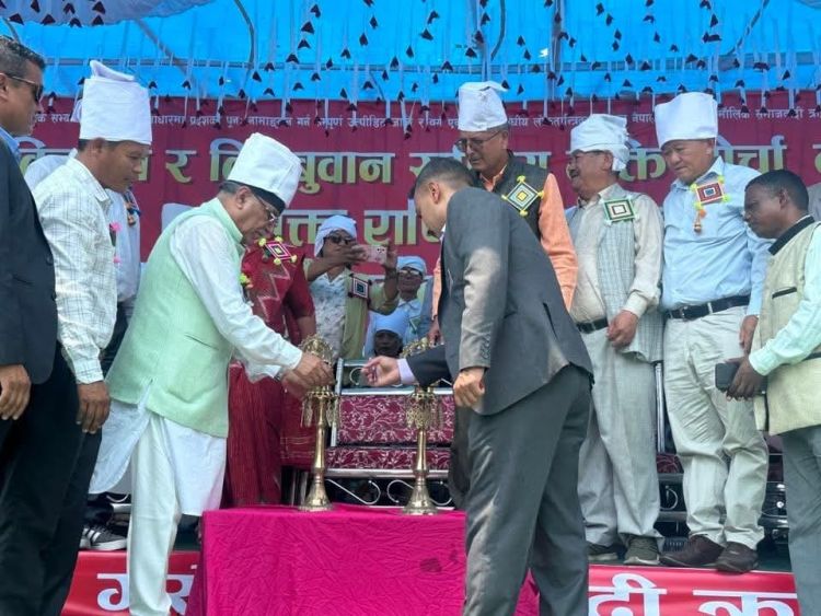 हर्क साम्पाङ लोकतन्त्रमा फुलेको सुन्दर फूल : अध्यक्ष  प्रचण्ड