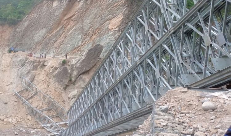 पाँचथरको हेवा खोलामा बेलिब्रिज खस्दा घाइते भएका ३ जना मजदुरको ज्यान गयो