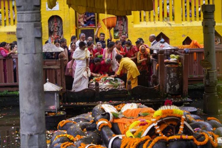 आज हरिशयनी एकादशीः बूढानिलकण्ठ मन्दिरमा भक्तजनको भीड
