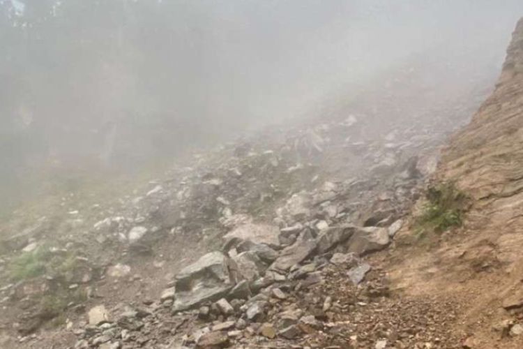पहिरोका कारण कर्णाली राजमार्ग पुनः अवरुद्ध