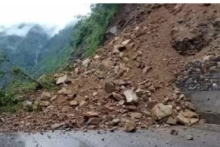 बाढी–पहिरोले अवरुद्ध राजमार्गको अवस्था के छ, कुन–कुन खुले, कुन छन् बाँकी ?