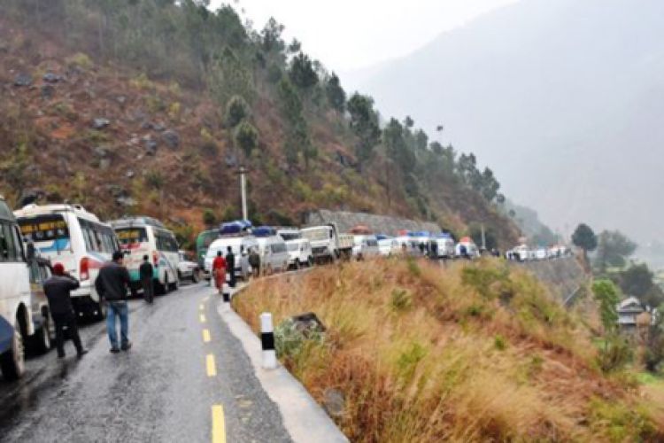 साँगाको पहिरो पन्छाएपछि खुल्यो अरनिको राजमार्ग