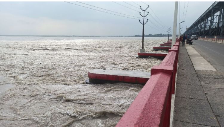 सप्तकोशीको बाढीले यस वर्ष पहिलोपटक खतराको तह पार गर्‍यो, ५६ वटै ढोका खोलियो