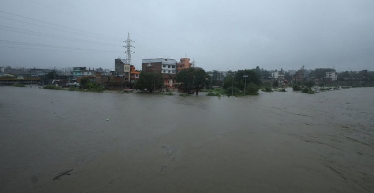 वर्षाका कारण गएको पहिरोमा परी इलाममा हालसम्म ३४ जनाको मृत्यु