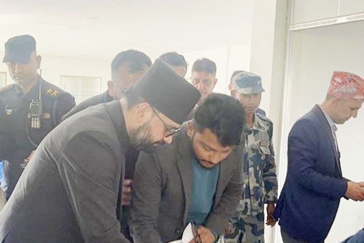 ‘बालेनका समर्थकले सांघातिक आक्रमण गर्दा ३ जना घाइते भए, २ को सुनको सिक्री लुटियो’