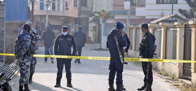 काठमाडौंको मुलपानीबाट प्रहरीले गोली चलाएर समात्यो १० लुटेरा