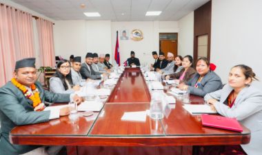 गृहमन्त्रीलाई बर्खास्त गर्न माग भइरहेका बेला मन्त्रिपरिषद् बैठक बोलाइयो