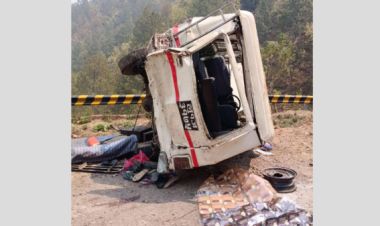 भारतीय तीर्थयात्री बोकेर स्वर्गद्वारी जाँदै गरेको जिप दुर्घटना, एकको जनाको, २१ घाइते
