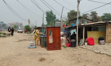 थापाथलीका सुकुमवासीहरुले खाली गर्न थाले आफू बसेको घर 