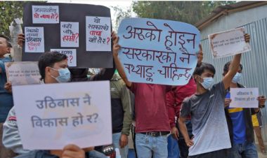 सुकुमवासी बस्ती खाली गराउने निर्णयको विरोध गर्र्दै थापाथलीमा प्रदर्शन, रवि लामिछानेलाई छाती थाप्न आउन आग्रह