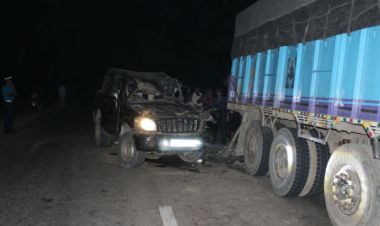  पार्किङ गरिएको ट्रकमा स्कार्पियो ठोक्किँदा दुईजनाको मृत्यु