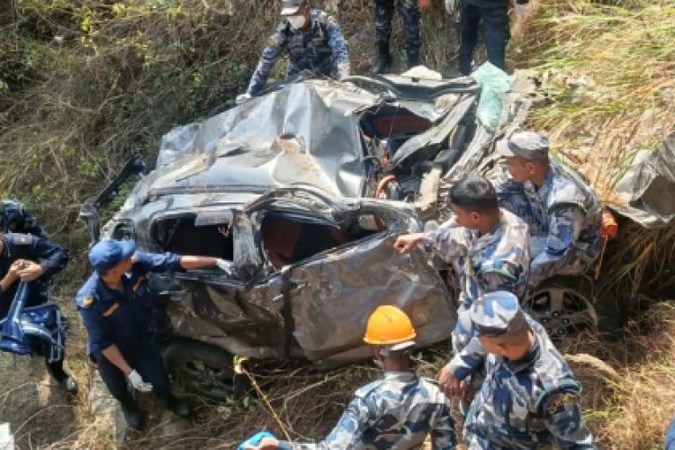 दक्षिणकालीमा भिरबाट खस्यो कारः एक जनाको मृत्यु