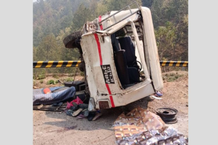 भारतीय तीर्थयात्री बोकेर स्वर्गद्वारी जाँदै गरेको जिप दुर्घटना, एकको जनाको, २१ घाइते