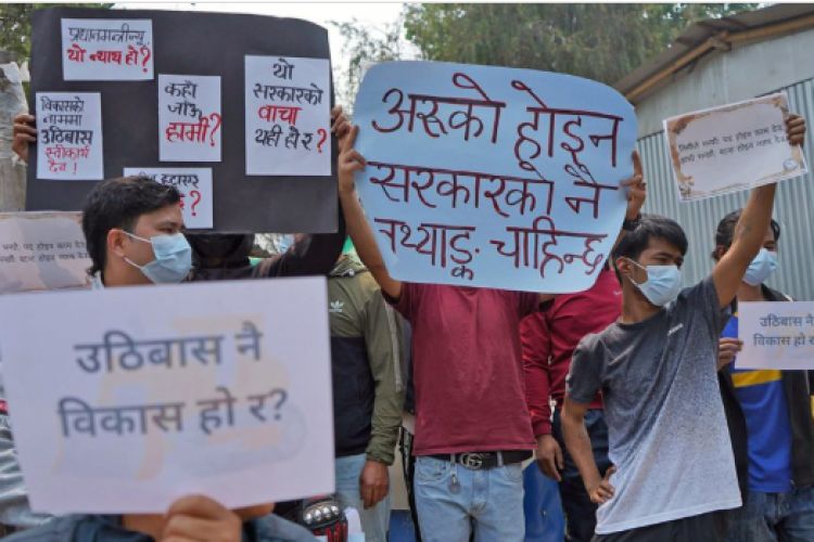 सुकुमवासी बस्ती खाली गराउने निर्णयको विरोध गर्र्दै थापाथलीमा प्रदर्शन, रवि लामिछानेलाई छाती थाप्न आउन आग्रह