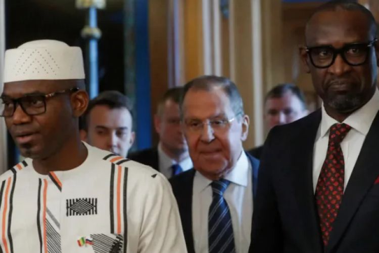 मालीमा विभिन्न ठाउँमा एकसाथ आक्रमण, मारिए रक्षामन्त्री कमारा 