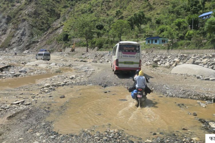 अझै संचालनमा आउन सकेन शनिबारदेखि अवरुद्ध बिपी राजमार्ग 