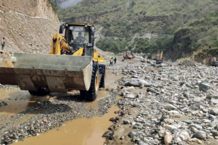 गएरातिको अविरल वर्षाका कारण  वीपी राजमार्ग  पुनः अवरुद्ध