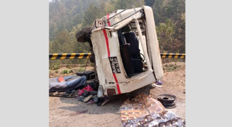 भारतीय तीर्थयात्री बोकेर स्वर्गद्वारी जाँदै गरेको जिप दुर्घटना, एकको जनाको, २१ घाइते