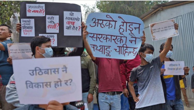 सुकुमवासी बस्ती खाली गराउने निर्णयको विरोध गर्र्दै थापाथलीमा प्रदर्शन, रवि लामिछानेलाई छाती थाप्न आउन आग्रह