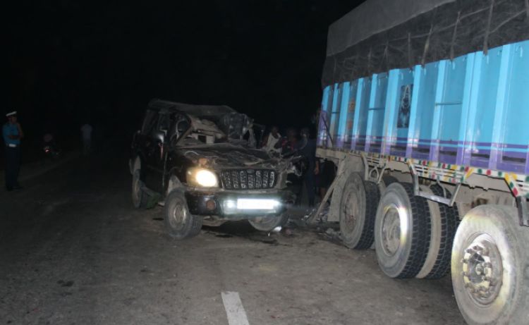  पार्किङ गरिएको ट्रकमा स्कार्पियो ठोक्किँदा दुईजनाको मृत्यु