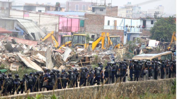  राजधानीका सुकुमबासी बस्तीमा आज पनि चलाइए डोजर 