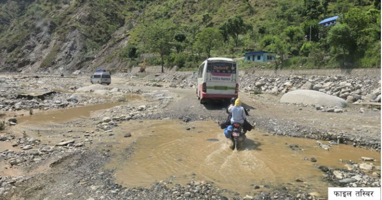 अझै संचालनमा आउन सकेन शनिबारदेखि अवरुद्ध बिपी राजमार्ग 