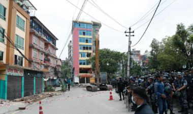  धोबीखोला करिडोरको सात तले घर भत्काउन थालियो