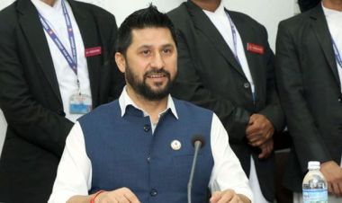 रास्वपा सभापति लामिछाने कोशी र मधेस प्रदेशका सांसदसँग छलफल गर्दै 