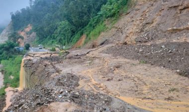 आज यी राजमार्गहरूमा छ बाढी र पहिरोको अवरोध