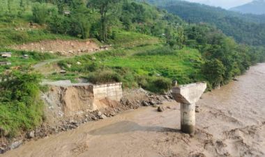 बाढी पहिरोले चार परिवार विस्थापित, जलविद्युत् आयोजनामा क्षति