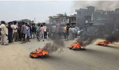 स्थानीयले गराए पूर्वपश्चिम राजमार्ग अवरुद्ध, सडक निर्माणमा ढिलासुस्ती भएको आरोप
