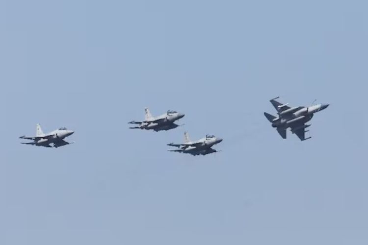 पाकिस्तानले पठायो  इरानबाट साउदीलाई जोगाउन लडाकु विमानको स्क्वाड्रन र हजारौं सैनिक
