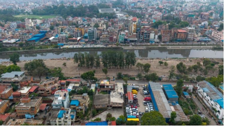 सम्याइएपछि खुला मैदानजस्तो देखियो थापाथलीको बागमती नदी किनार