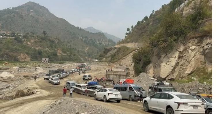 बाढीले क्षति पुर्याएको बीपी राजमार्ग पुनर्निर्माण तीव्र, जाइका मार्फत २ अर्ब ६० करोडमा ३.२ किमि सडक निर्माण हुने