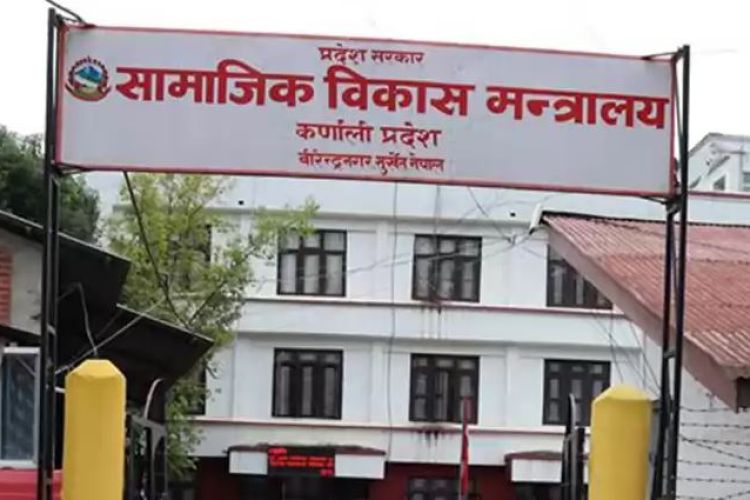 सेवा प्रवाहमा सुधारको प्रयास, फ्रन्ट डेस्कका कर्मचारीलाई नागरिक केन्द्रित प्रशिक्षण
