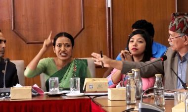 आशिका तामाङले 'अब तपाईंहरूको फोहोर रोकिन्छ' भन्दै बैठक छाडिन्