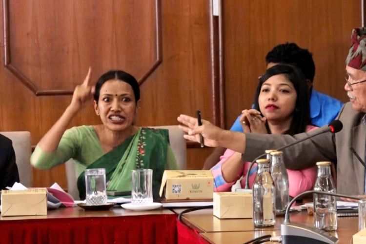 आशिका तामाङले 'अब तपाईंहरूको फोहोर रोकिन्छ' भन्दै बैठक छाडिन्