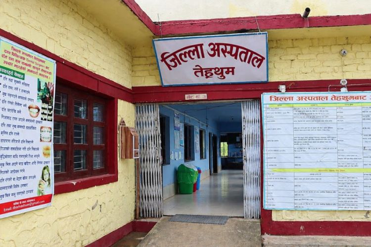 तेह्रथुममा सिजेरियन सेवा बन्द हुँदा गर्भवतीलाई सास्ती