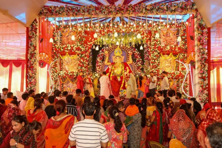 गणेश चतुर्थी : देशभरका गणेश मन्दिरमा पूजा आराधना गर्ने भक्तजनको लाम