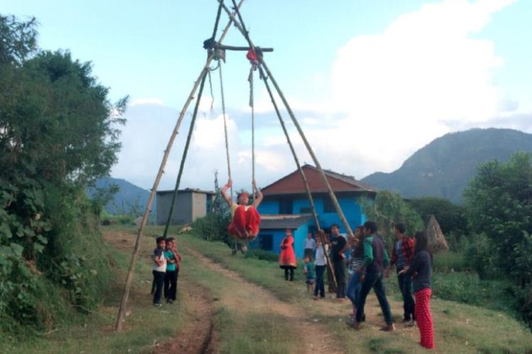 हराउन थाले दसैँका परम्परागत पिङ