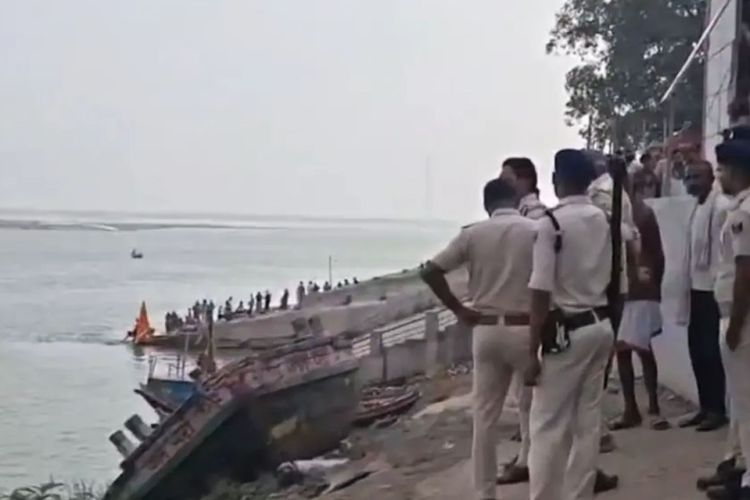 भारतको बिहारमा गङ्गा नदीमा डुङ्गा पल्टिँदा १३ जनाको मृत्यु