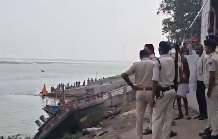 भारतको बिहारमा गङ्गा नदीमा डुङ्गा पल्टिँदा १३ जनाको मृत्यु