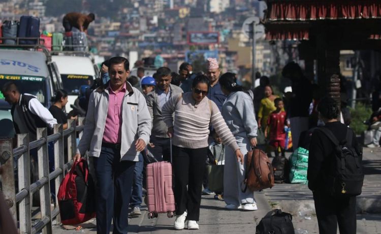 दशैं मनाउन घर फर्किनेको लर्को